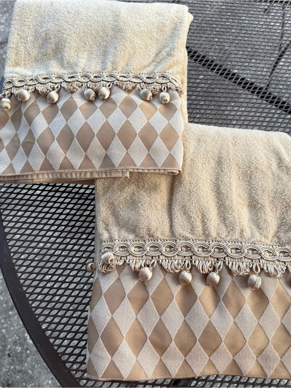 Avanti Tan Beige Gold Tassel Ball Trim Bath Towels 2-Piece Set Lot 100% Cotton